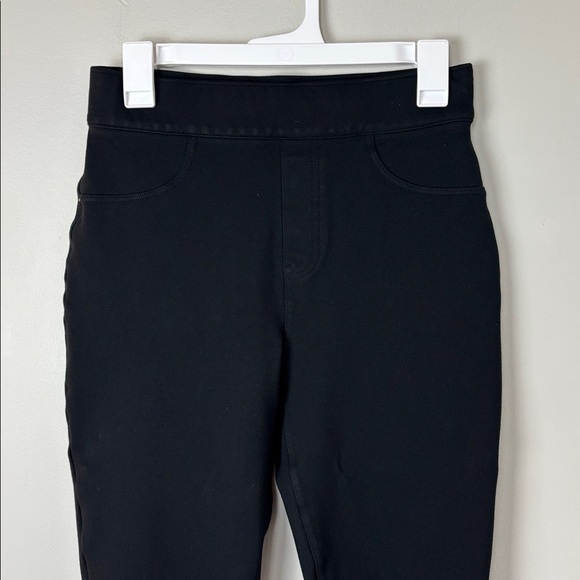 SPANX Classic Black Leggings with Faux Front Pockets - Size M - Picture 1 of 8